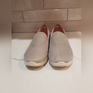 Sketchers Women Beige Tennis